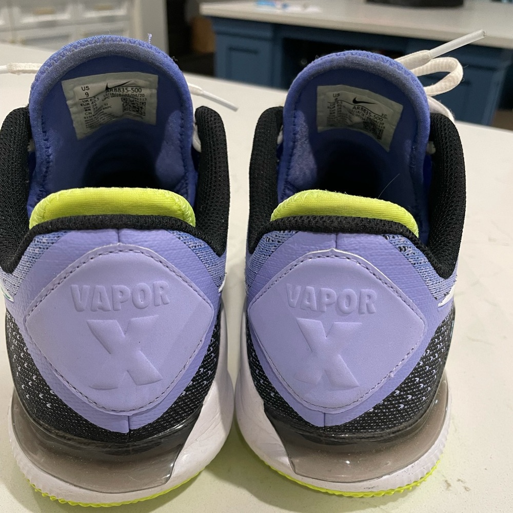 NIKE Vapor X tennis court shoes.